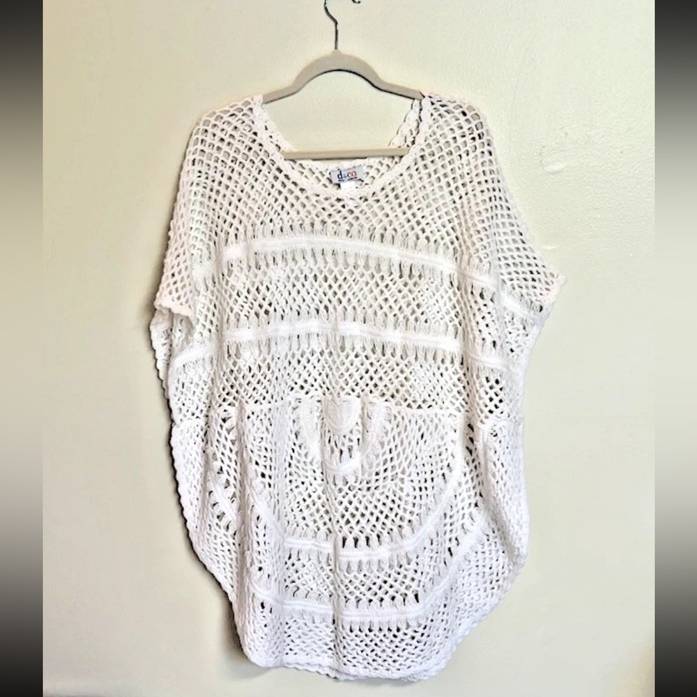 d & co. One Size White Dolly Crochet Poncho Type Sleeveless Women’s Top